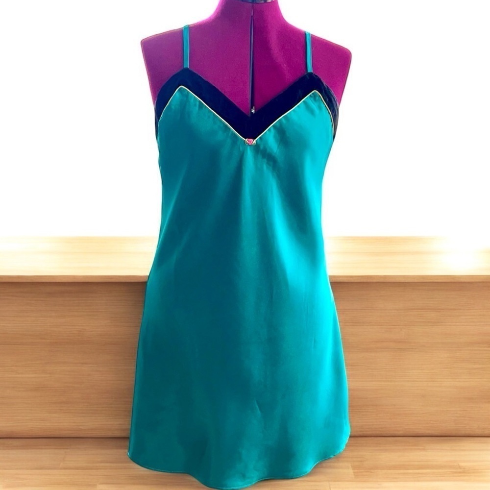 Kathryn nightgown, size L, satin with velvet trim, vintage, adjustable straps